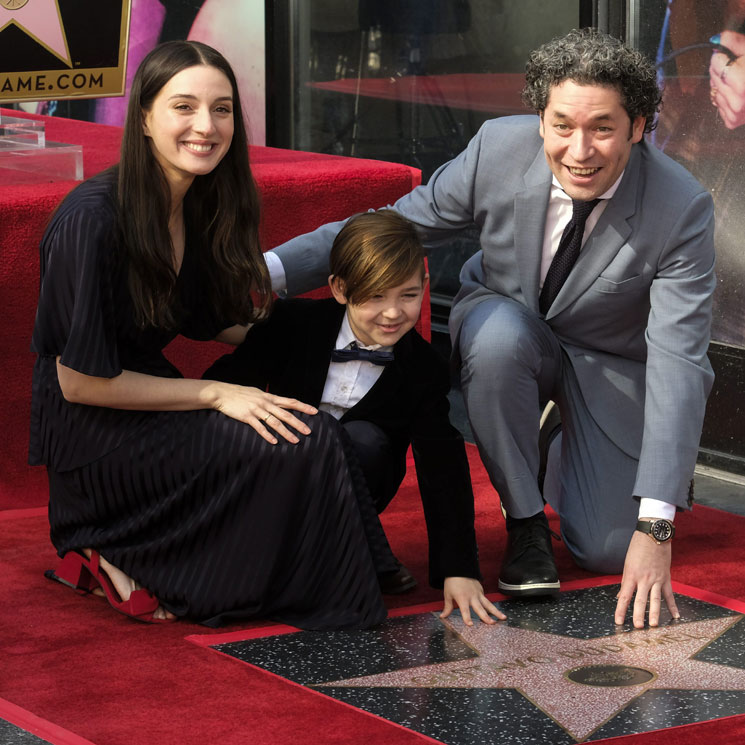 María Valverde asiste orgullosa a la entrega de la estrella de la Fama a su marido, Gustavo Dudamel