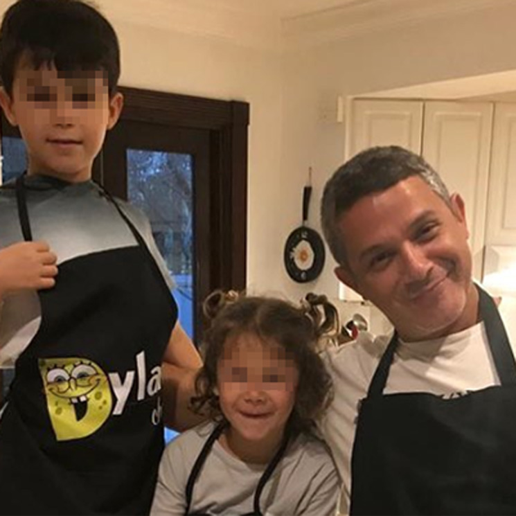 Alejandro Sanz y sus recetas 'MasterSanz' con sus hijos pequeños