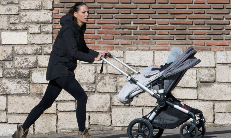 Eva González, de paseo con su hijo Cayetano