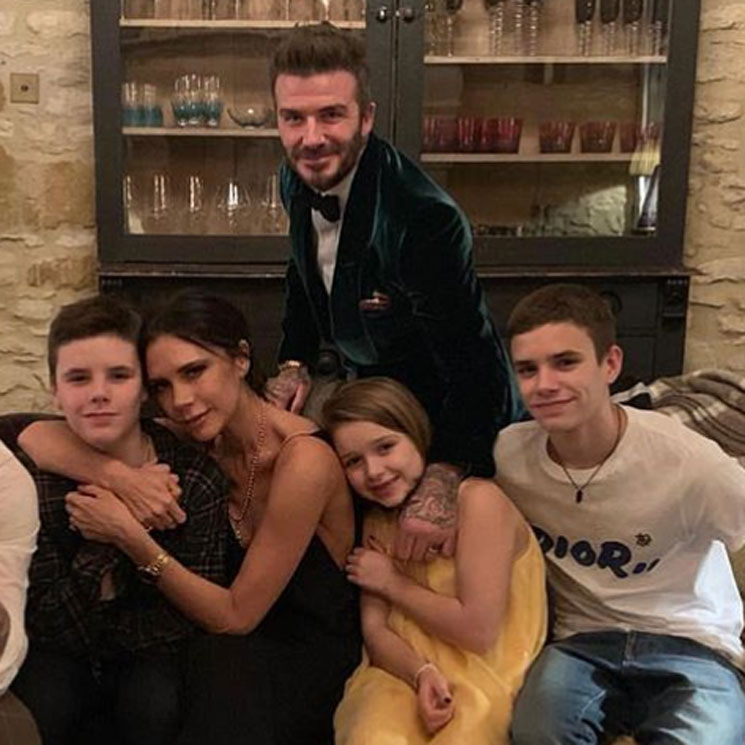 Los Beckham celebran el cumpleaños de su hijo Cruz atreviéndose con el patinaje sobre hielo