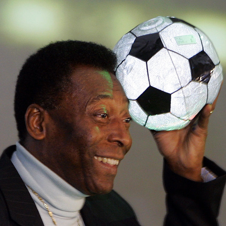 El exfutbolista Pelé, hospitalizado en París