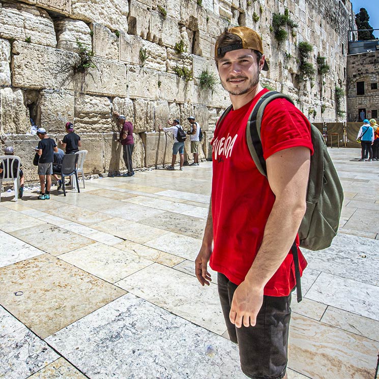 Cultura, fans y desconexión: Miki se 'escapa' de los ensayos eurovisivos para visitar Jerusalén