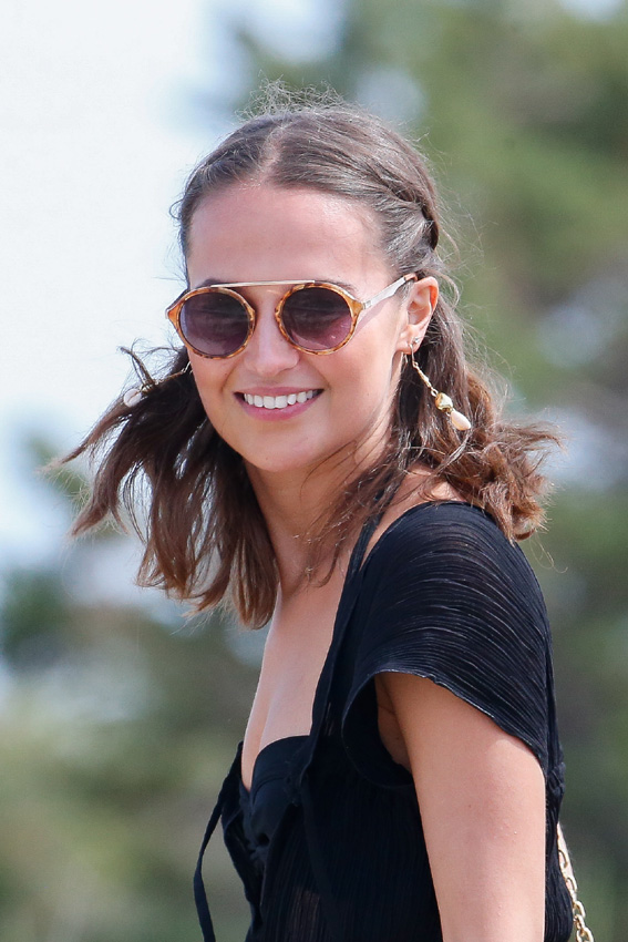 Alicia Vikander da el pistoletazo de salida al 'verano' en Ibiza - Foto 1