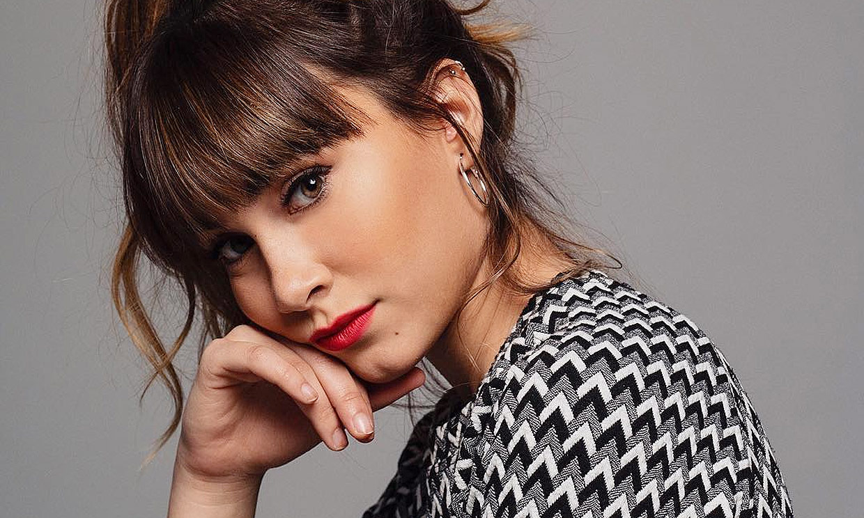 Aitana estrena su nueva canción, 'Con la miel en los labios'