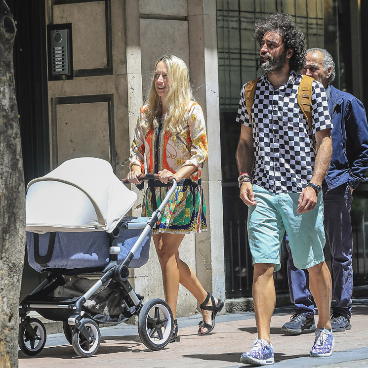 EXCLUSIVA: Primer paseo de Raúl Gómez (Maraton Man) con su mujer y su pequeña Julieta