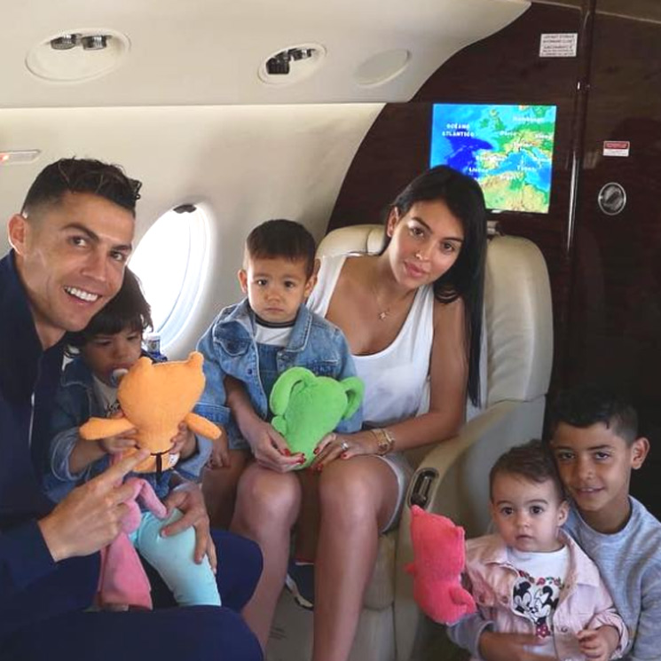 Cristiano y Georgina ponen rumbo a sus vacaciones con toda su tropa