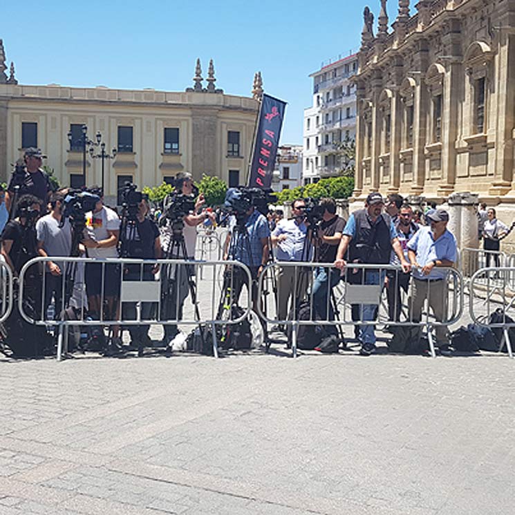 Sevilla se vuelca con la boda de Sergio y Pilar: así están ya las inmediaciones de la catedral