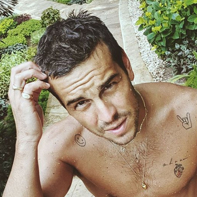 Mario Casas 'compite' con Blanca Suárez por el posado del verano y revoluciona las redes