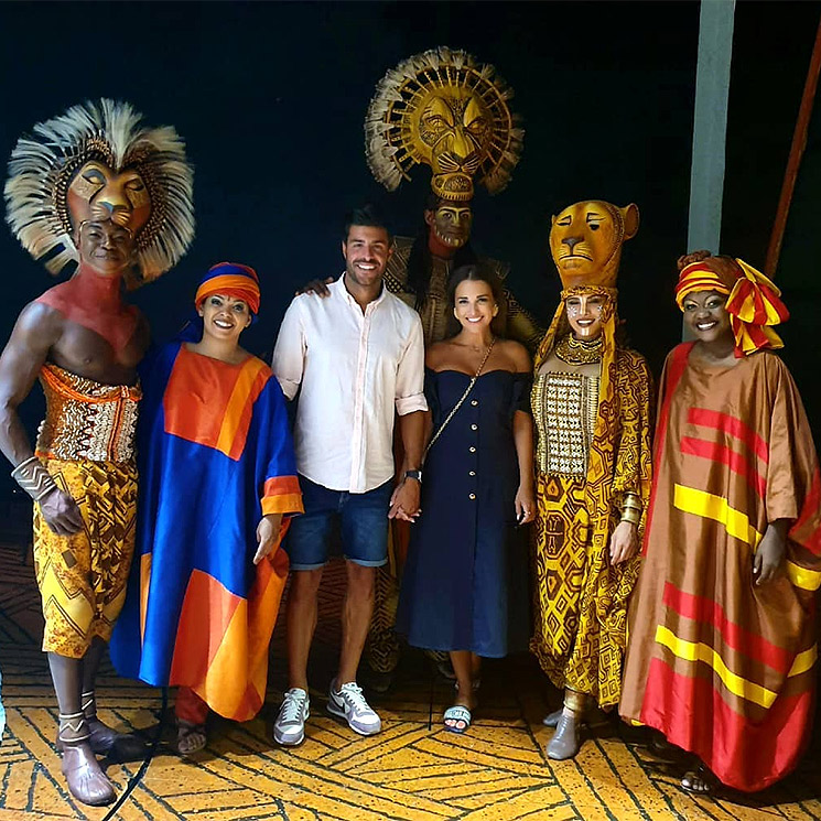 ¡Hakuna Matata! Paula Echevarría y Miguel Torres disfrutan del musical 'El rey León'