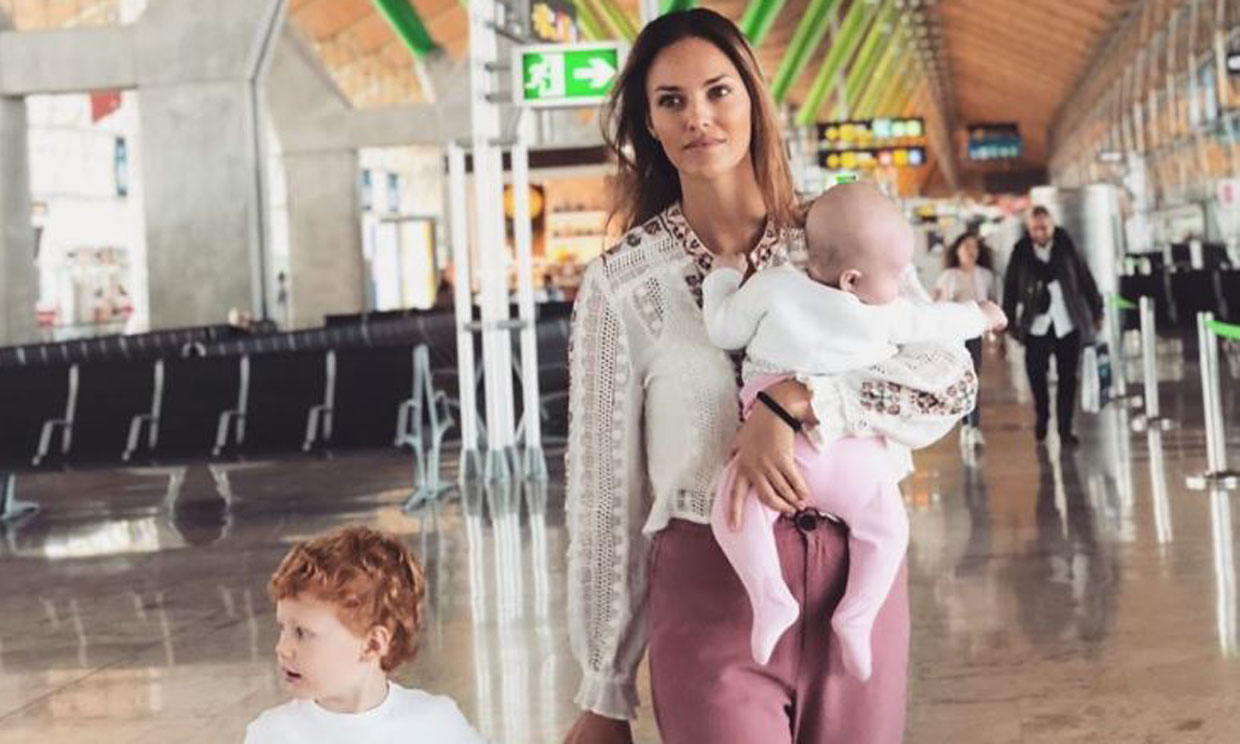 Helen Lindes, de la pista de baloncesto... a la de despegue para volar a Canarias con sus niños