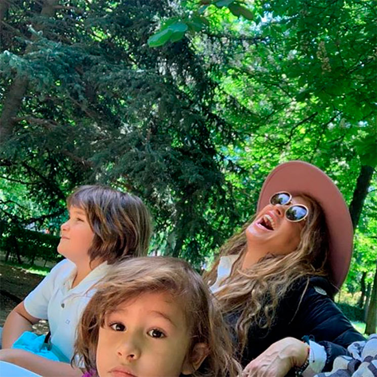 La foto de familia de Paulina Rubio provoca el terrible enfado de su ex Gerardo Bazúa