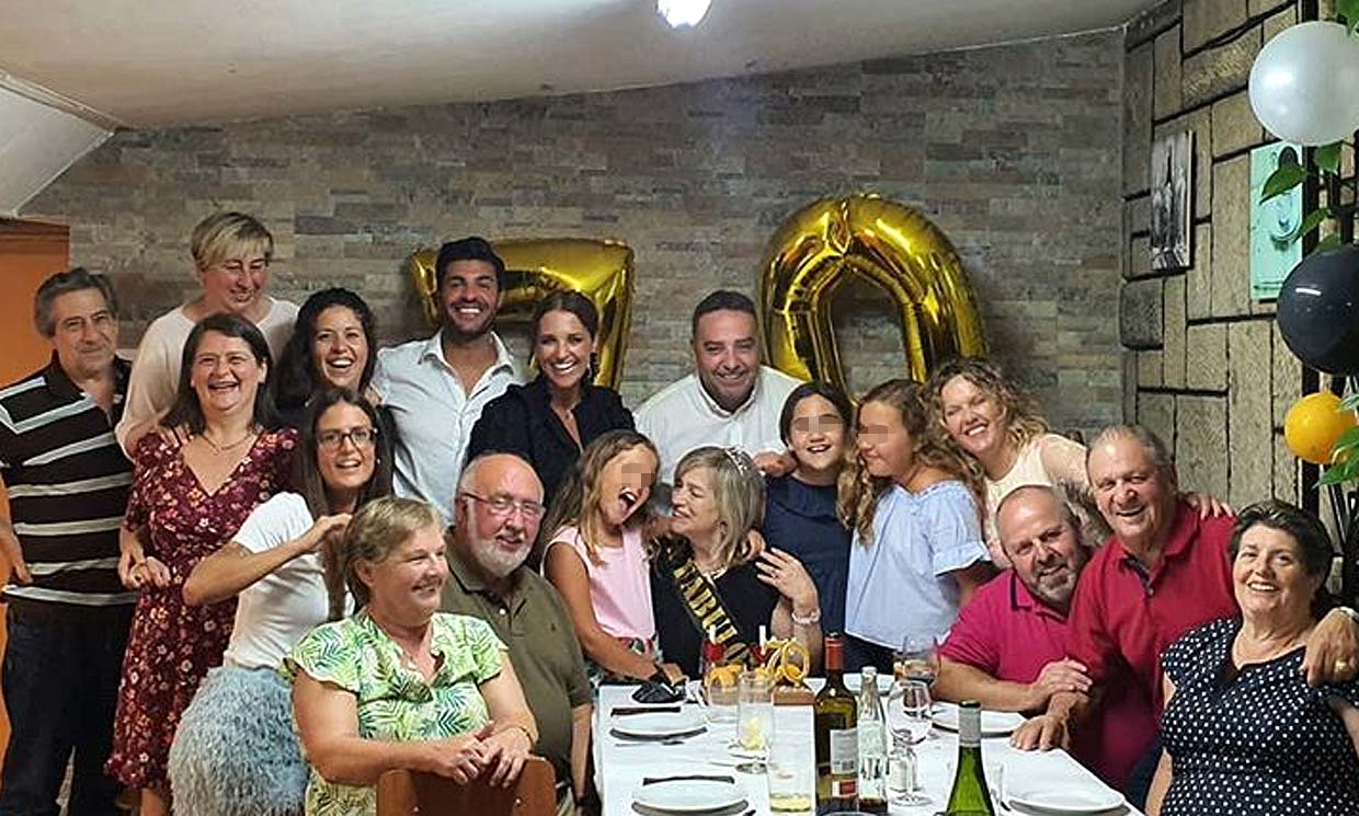 Paula Echevarría celebra el cumpleaños de su madre por todo lo alto y acompañada de Miguel Torres