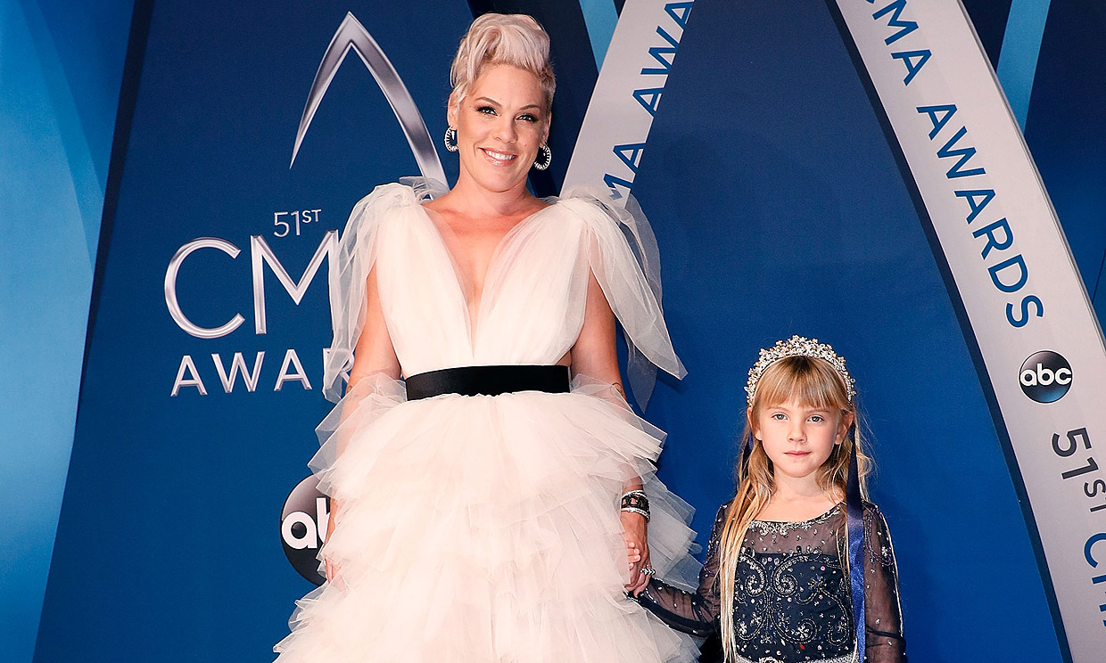 ¡De tal palo tal astilla! La hija de Pink le copia el peinado a su madre