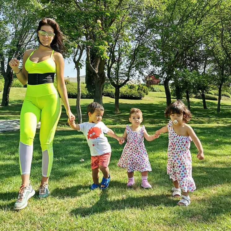 Georgina Rodríguez y su curiosa idea para llevar en bici a la vez a sus tres pequeños
