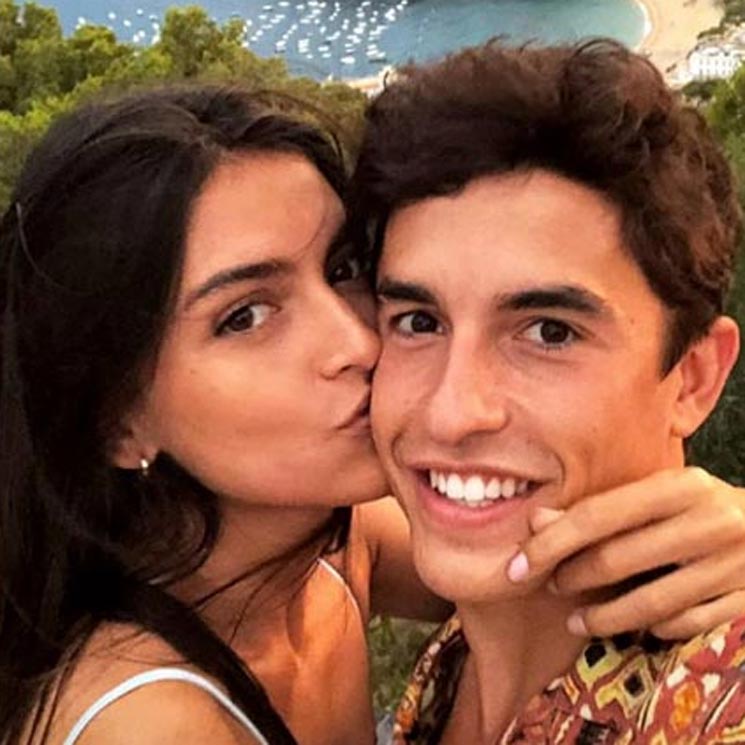 El cariñoso beso de Marc Márquez y Lucía Rivera