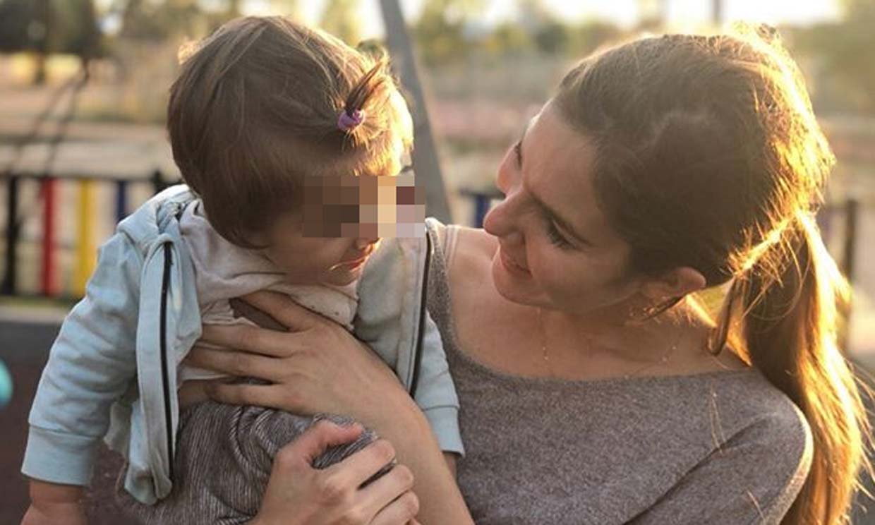 Natalia Sánchez y su hija Lía aprenden una valiosa lección en el parque