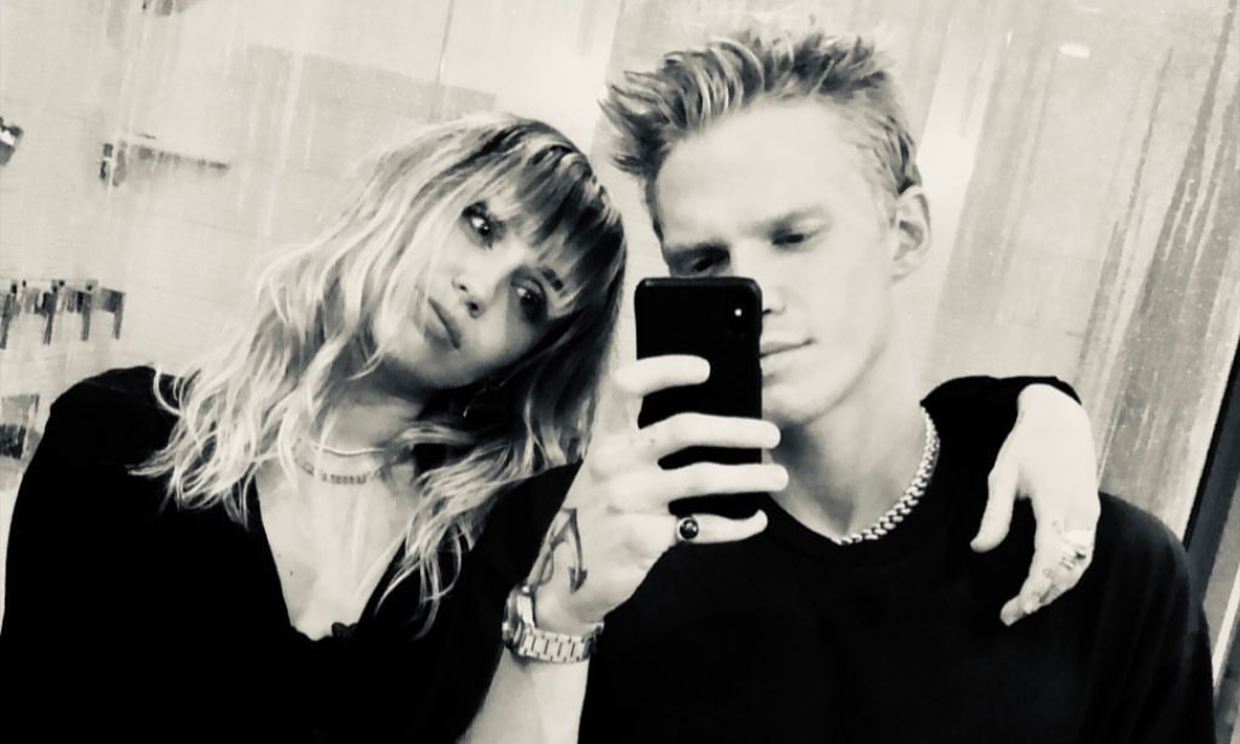 Miley Cyrus y Cody Simpson: la foto del beso más esperado