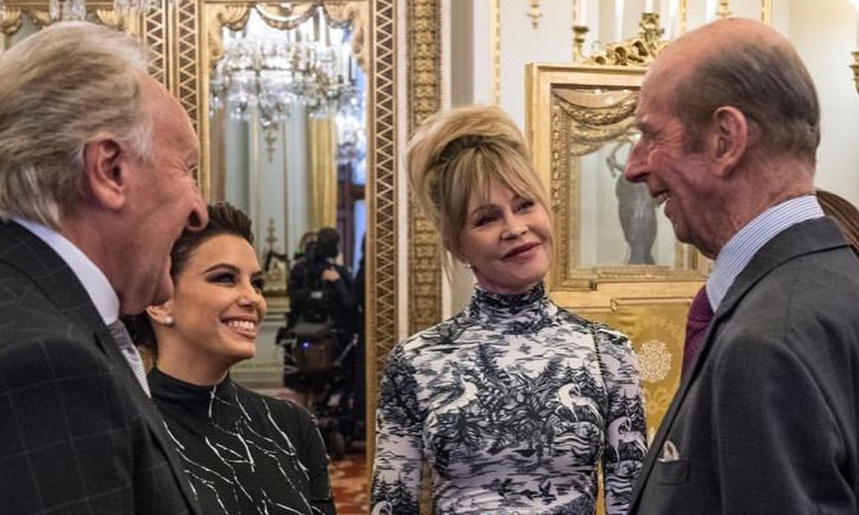  Eva Longoria y Melanie Griffith brillan en Buckingham por su labor solidaria