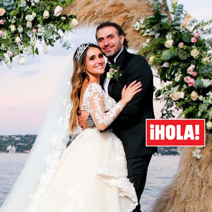 ¡Dos vestidos, fuegos artificiales y un entorno mágico! La romántica boda de Dulce María, actriz de 'Rebelde', en exclusiva en ¡HOLA! México