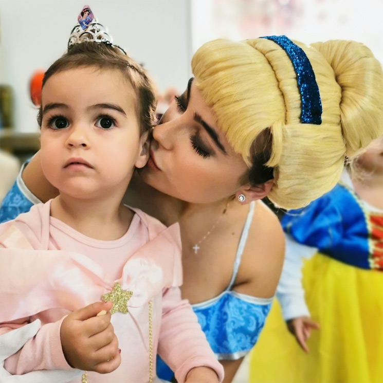 Alana Martina recibe como regalo de cumpleaños... ¡un retrato con papá!