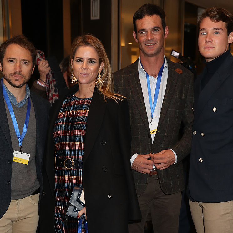 ¡La familia al completo! José Bono, arropado por su exmujer e hijos en la presentación de su libro