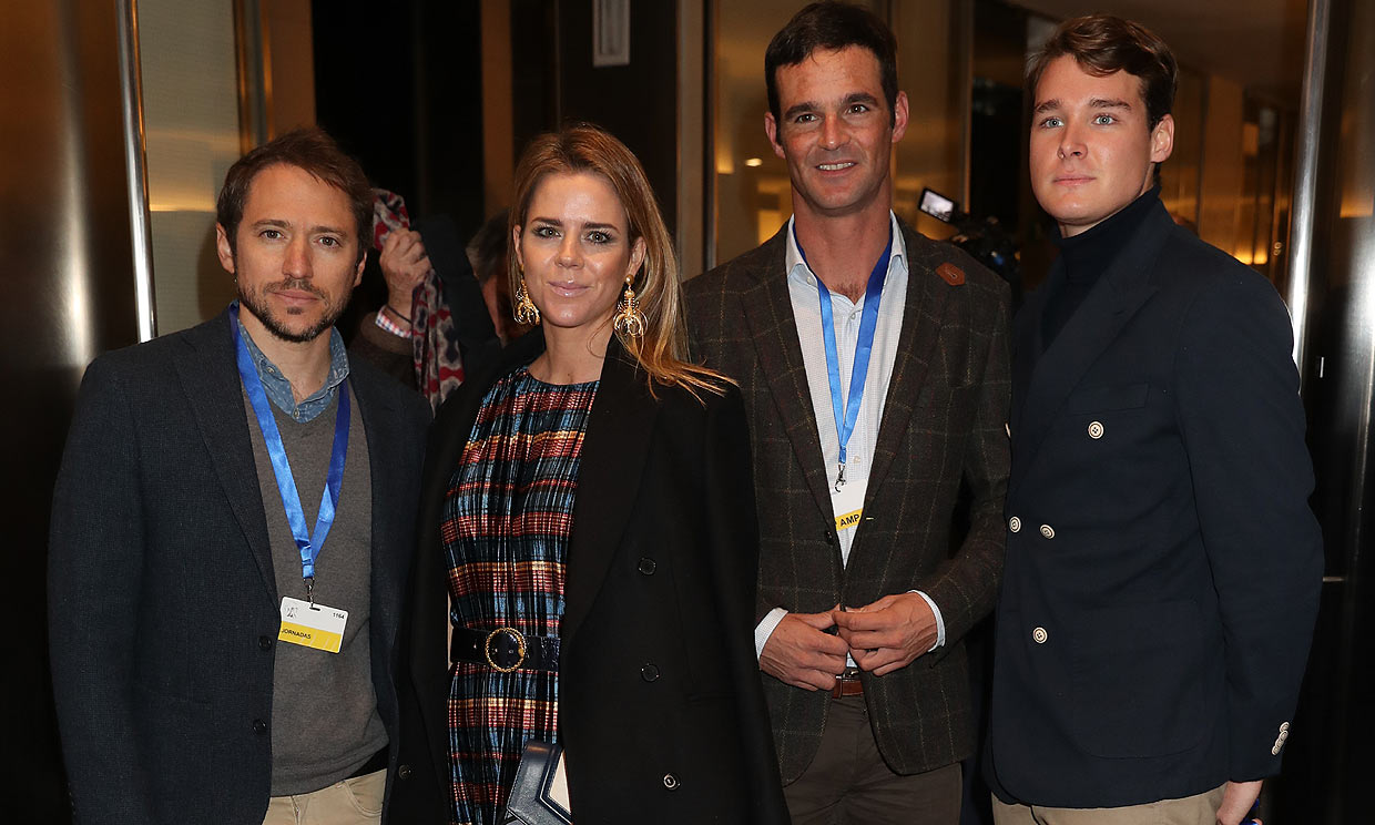 José Bono, arropado por su exmujer e hijos en la presentación de libro