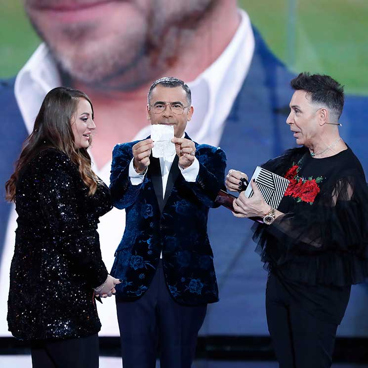 Rocío Flores recibe un emotivo regalo de su abuela de manos del Maestro Joao