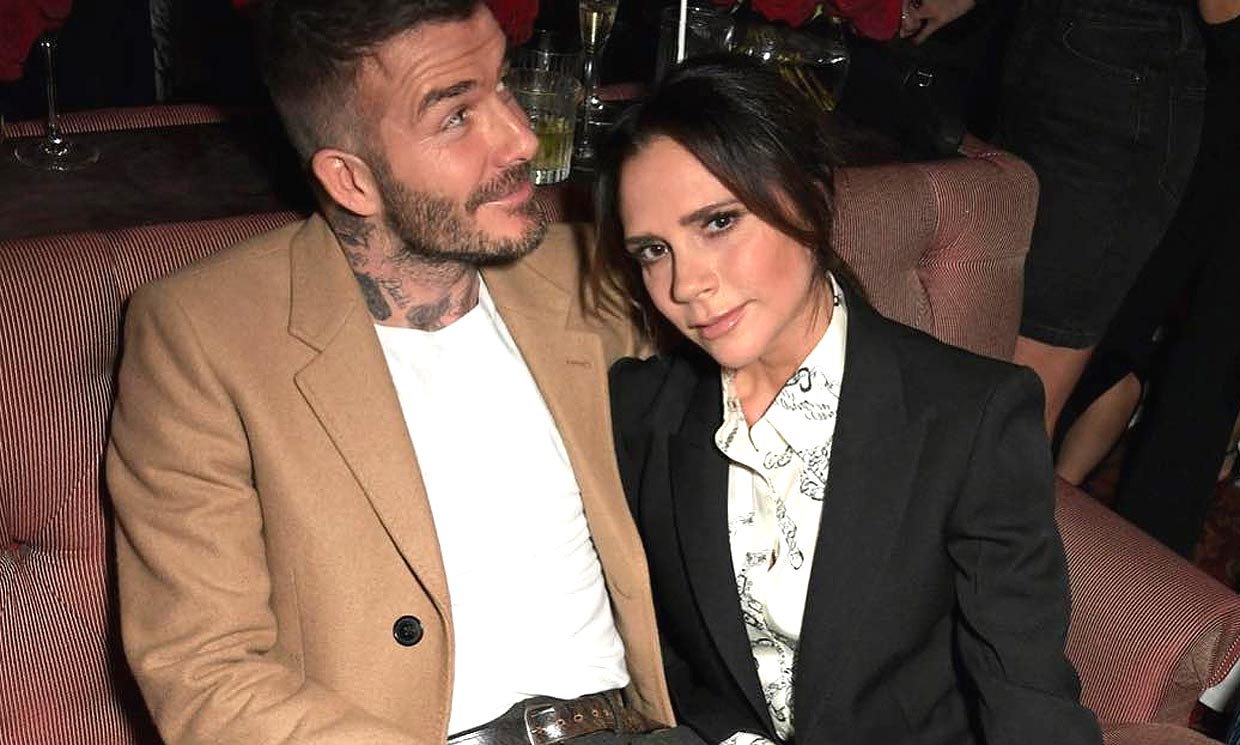 La divertida 'pelea' de David y Victoria Beckham por controlar al duendes navideños de la casa