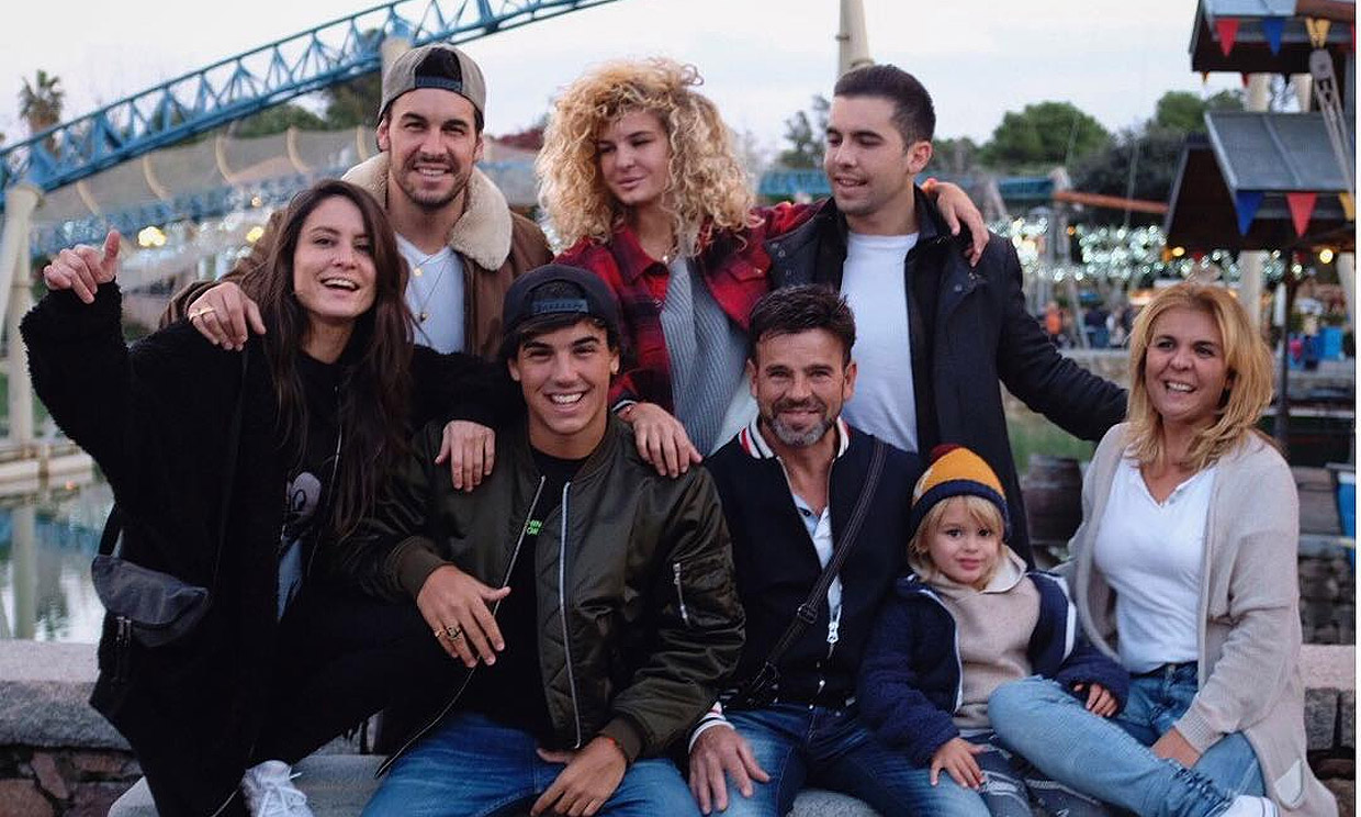 La escapada en familia de Mario Casas para pasar su primera Navidad tras la ruptura