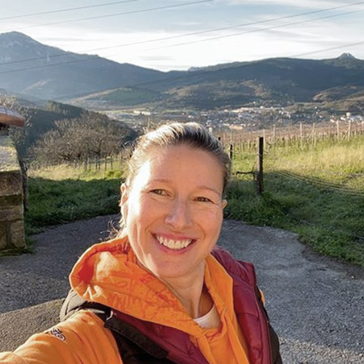 Anne Igartiburu disfruta de su pueblo en familia antes de las campanadas