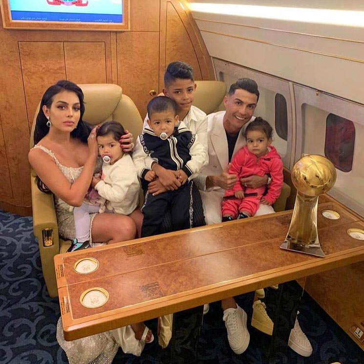 En familia y con premio incluido, Georgina Rodríguez y Cristiano Ronaldo terminan sus vacaciones en la playa