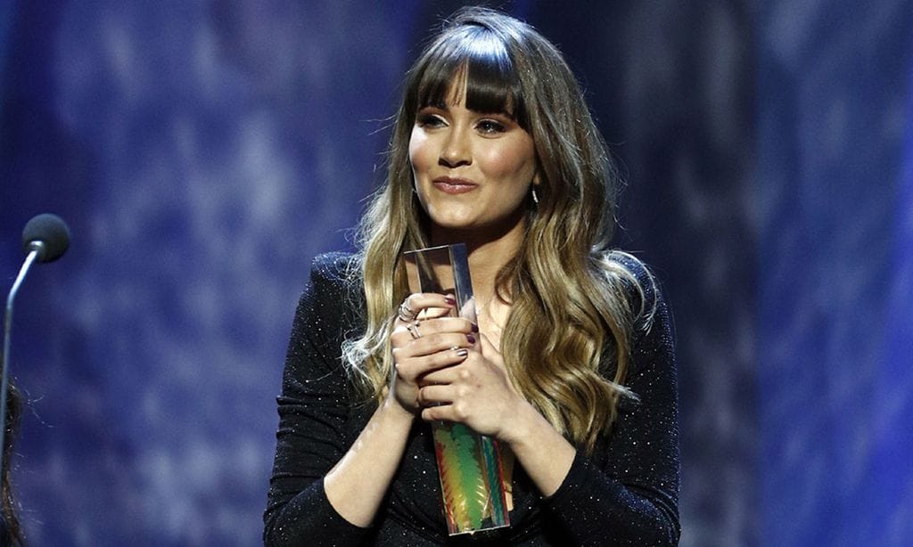 ¡El amor está en el aire! Aitana le dedica un premio (y 'todo') a Miguel Bernardeau