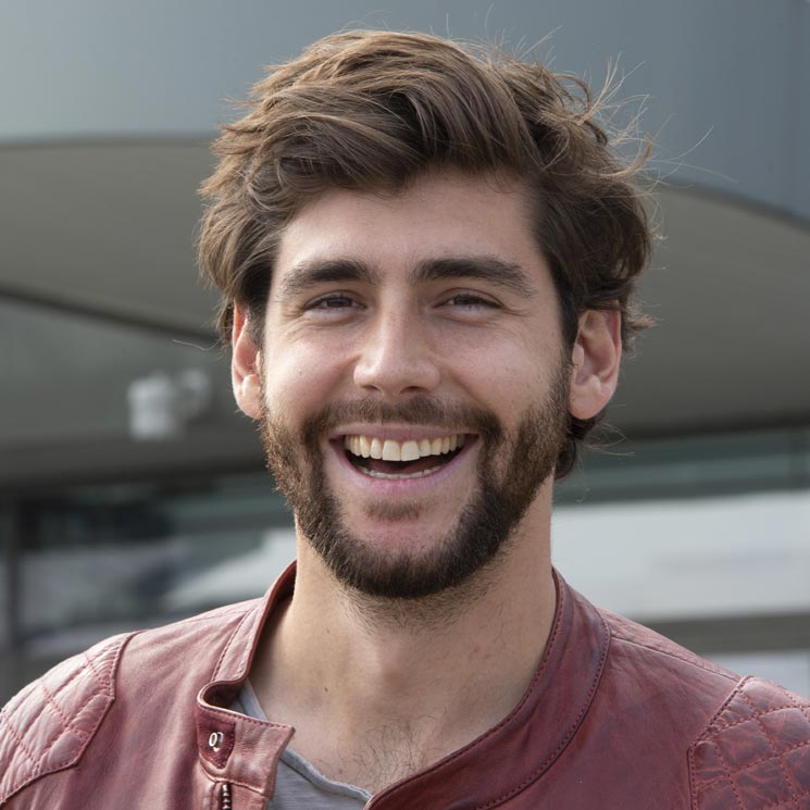 Sofia soler. Alvaro Soler Sofia. KNAYZ alviyo Sofiya. Пл варо Солер гииара. Alvaro Soler long hair.