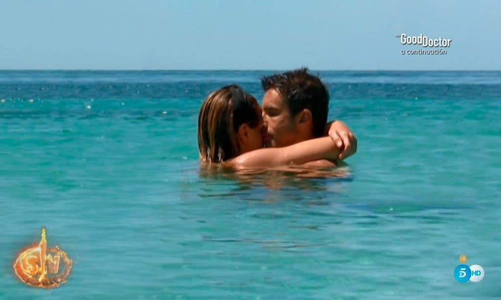 Hugo e Ivana, beso Supervivientes