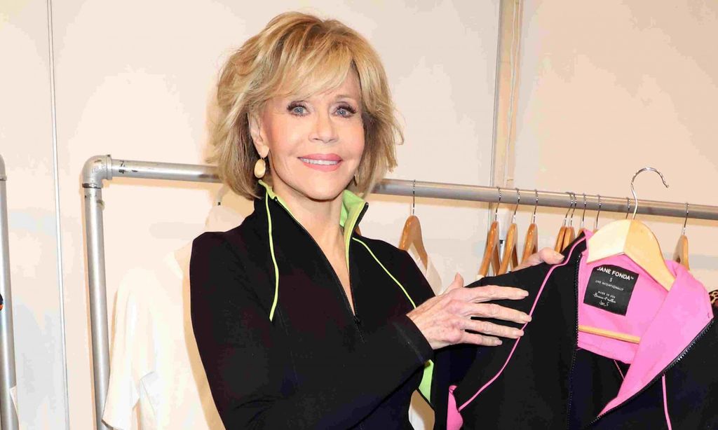 jane fonda cumple 83 años sus looks con los parece ajena al paso del