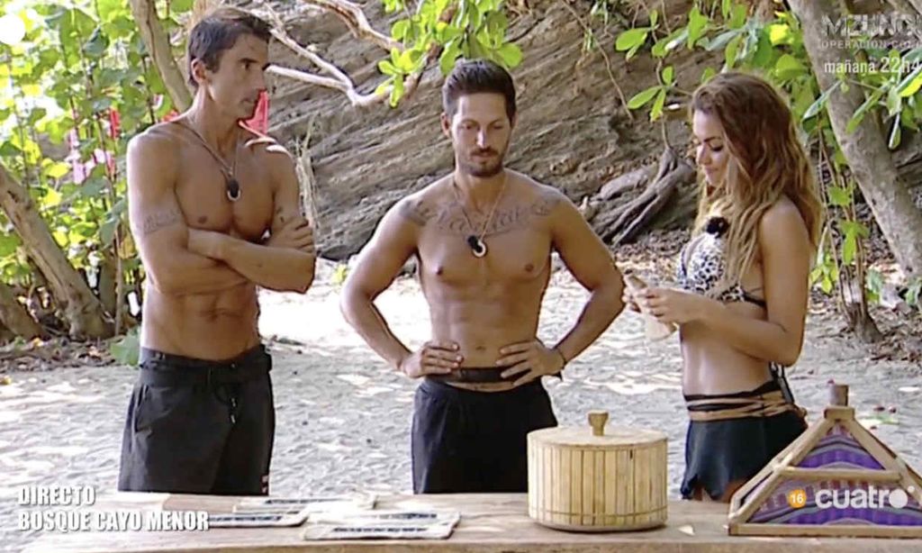 Hugo, Nyno y Lara cuando conocían el castigo al cantante en Supervivientes