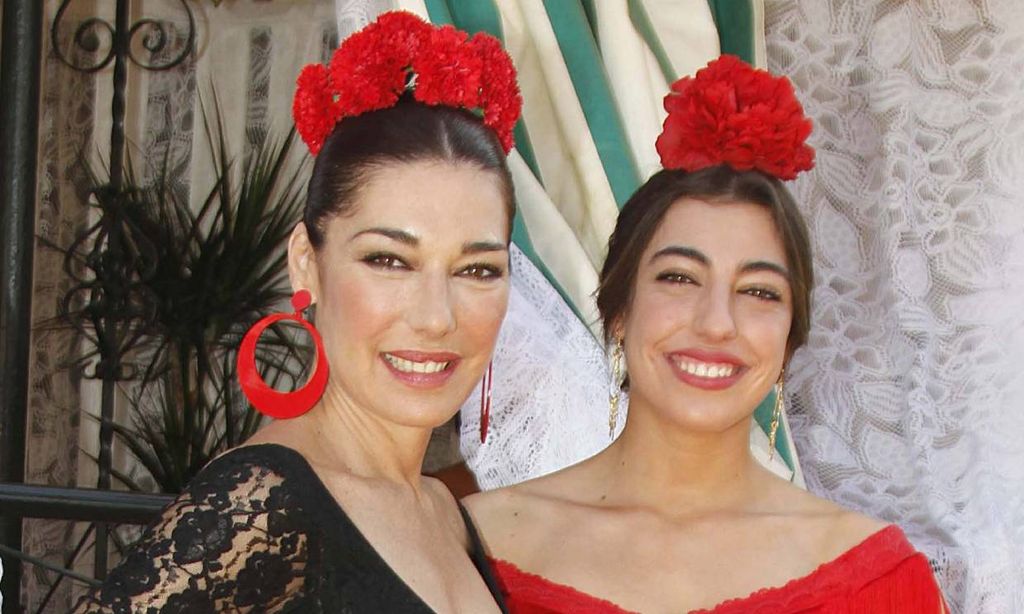 Con baile y un poco de magia: Raquel Revuelta y su hija celebran la Feria de Abril en casa