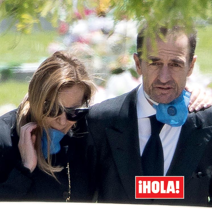 En ¡HOLA!, el profundo dolor de Alessandro y Ana en el último adiós a su hijo