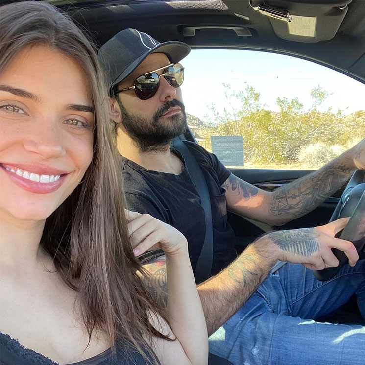 Eva de Dominici, la novia de Eduardo Cruz, le felicita con su álbum de