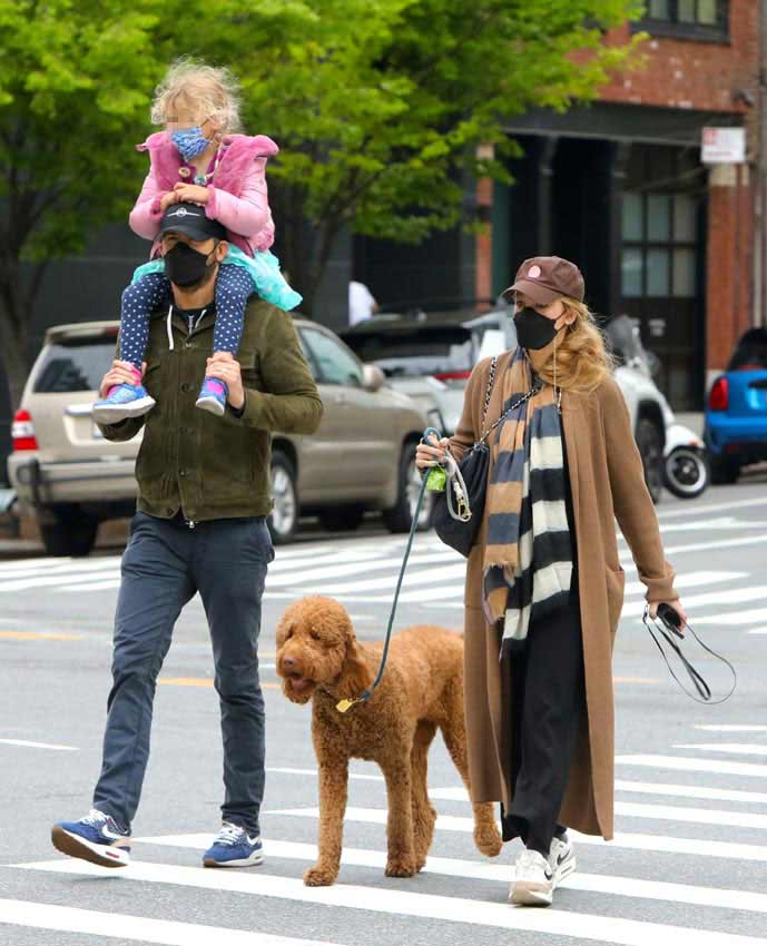 Ryan Reynolds y Blake Lively, la foto de una familia modelo con su hija