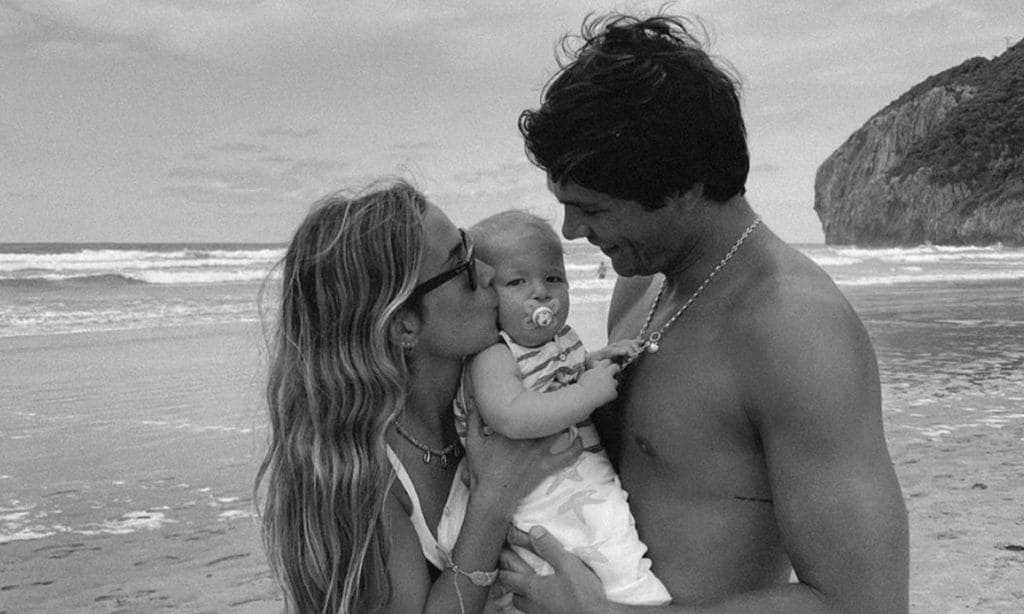 El primer día playero del hijo de María Pombo entre baños y siestas en la arena