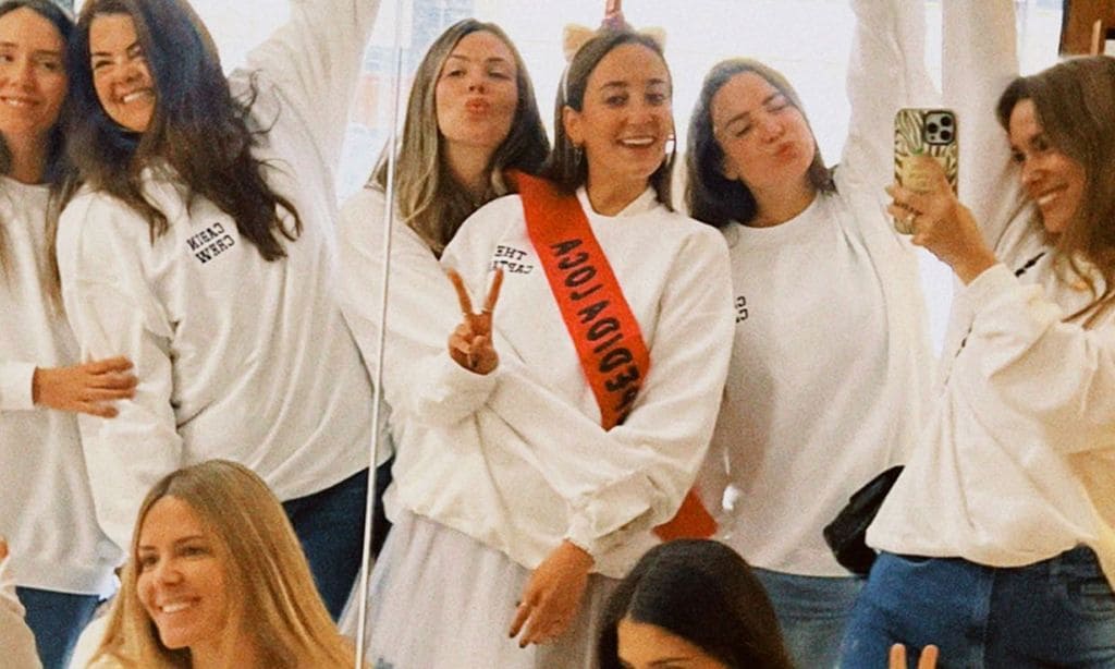 La 'loca' despedida de soltera de Lucía Pombo, organizada por sus hermanas ¡y con secuestro incluido!