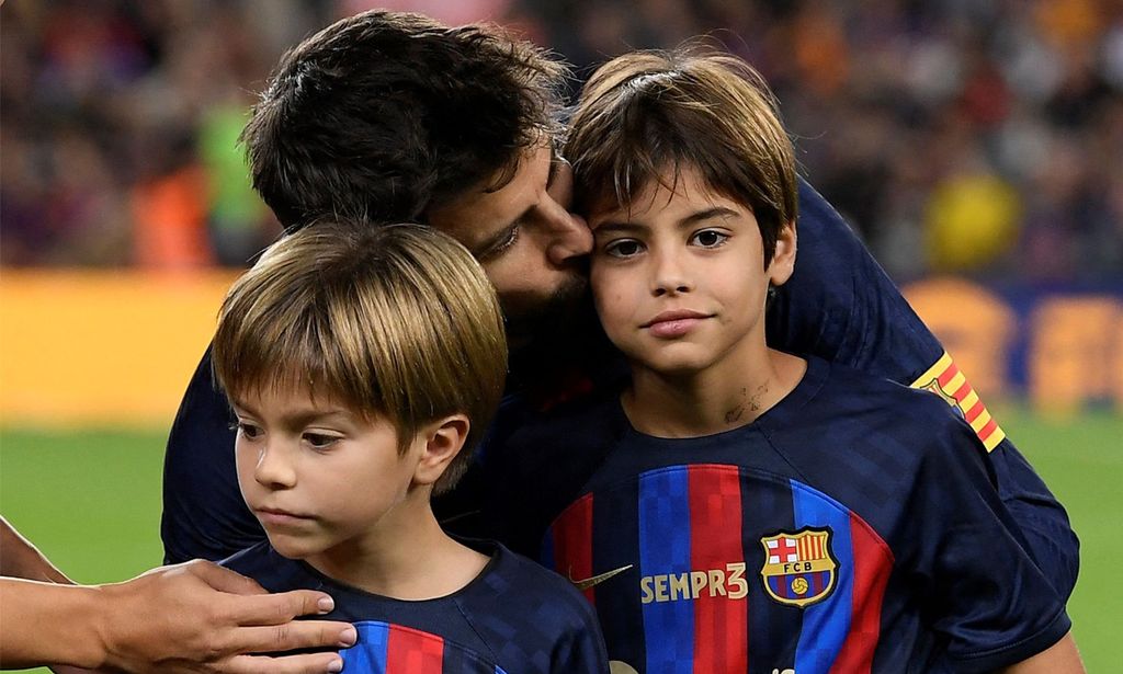 Gerard Piqué, arropado por sus hijos en su gran noche de despedida del  fútbol