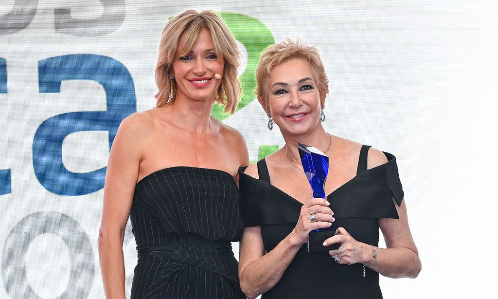 Ana Rosa Quintana recibe un premio de manos de Susanna Griso: 'Tiene mucha categoría y ha sido muy cariñosa este tiempo'