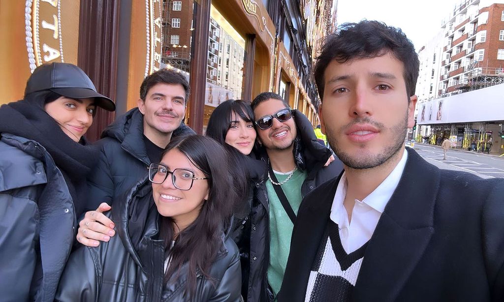 Aitana y Sebastián Yatra dan la bienvenida al 2023 viajando a Londres con amigos