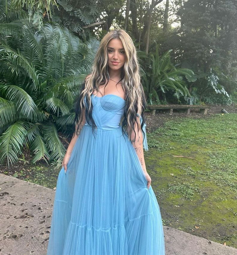 Lola Indigo en la boda de Lele Pons