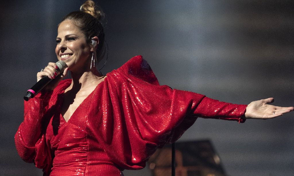 Pastora Soler recupera la sonrisa en su 11º aniversario de casada