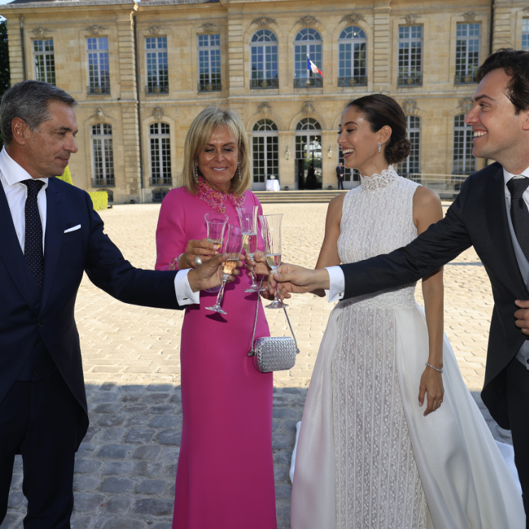 Las mejores fotografías de la romántica boda parisina de Daniel, hijo de Rosa Clará, y Anne-Marie Colling