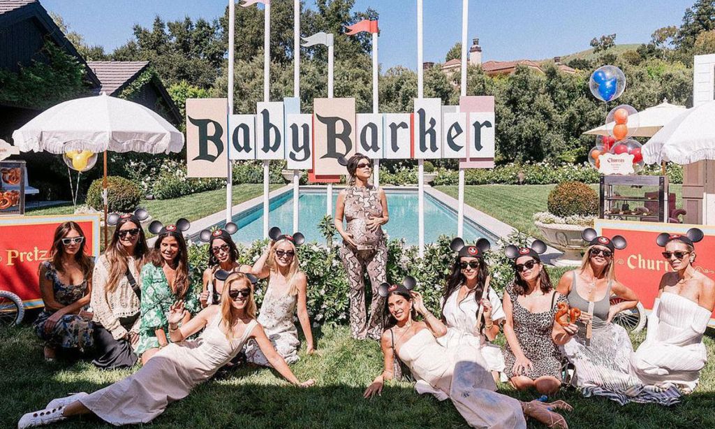 Las imágenes no vistas de la impresionante 'baby shower' de Kourtney Kardashian inspirada en Mickey Mouse