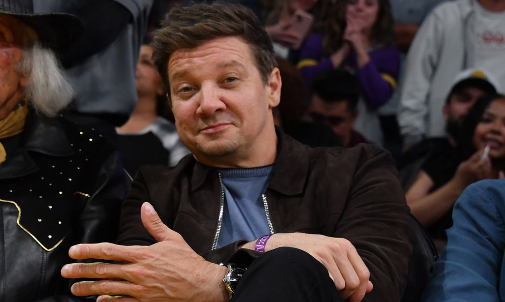 Jeremy Renner reaparece muy recuperado tras su gravísimo accidente